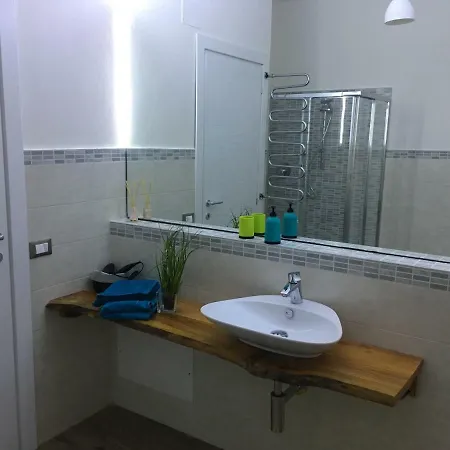 דירה For מודנה